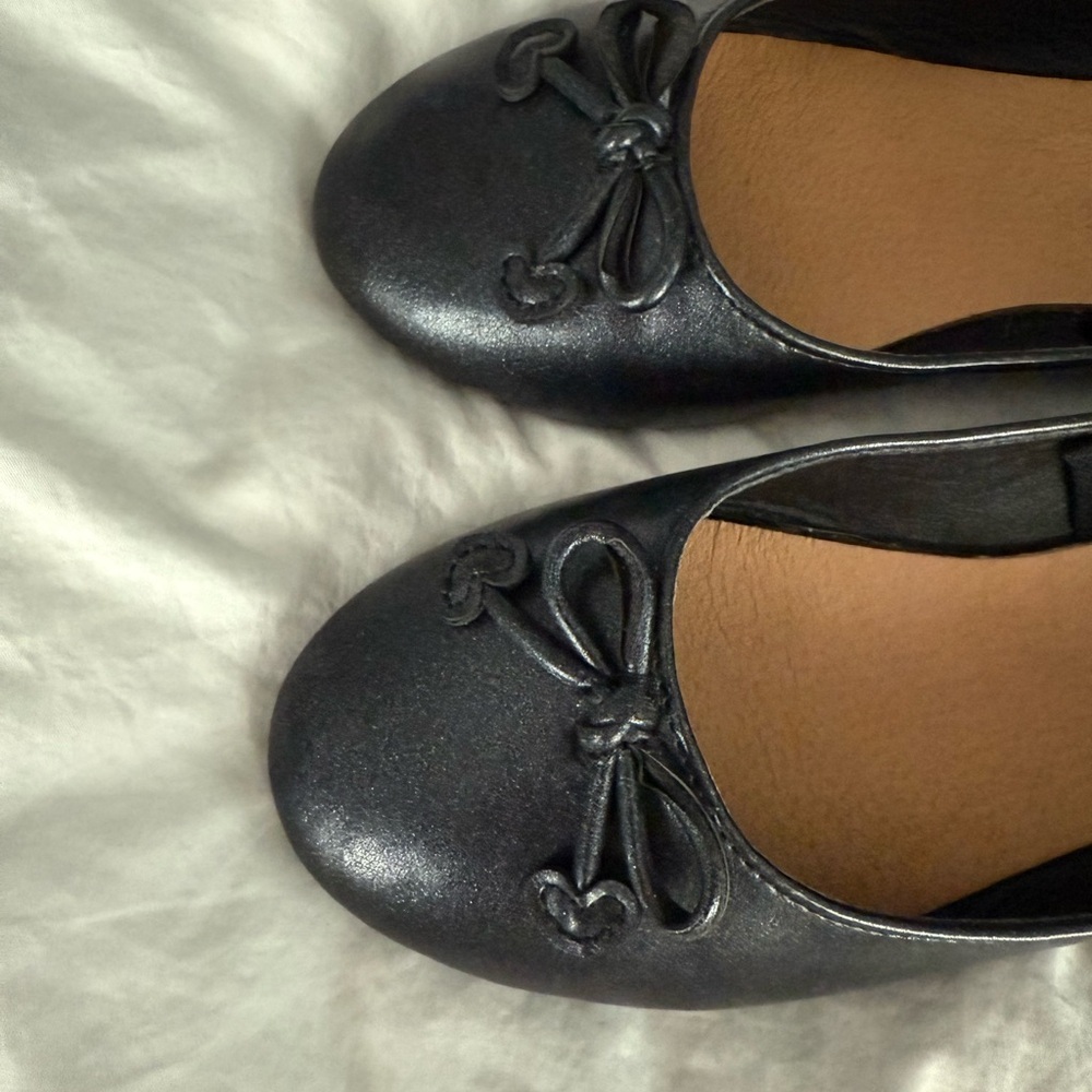 Report Black Ballet Flats with Bow - Picture 2 of 6